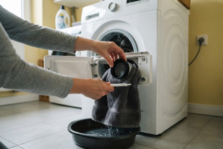 Flusensieb der Waschmaschine reinigen
