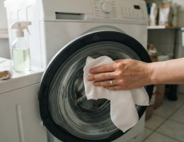 Türdichtungen und Gummilippen reinigen, ohne sie spröde zu machen