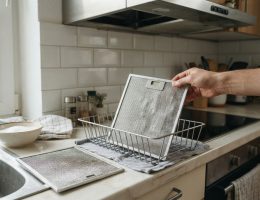 Fettfilter der Dunstabzugshaube reinigen