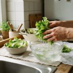 Welken Salat wieder knackiger machen und künftig besser lagern
